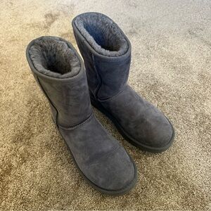Gray Uggs Size 9